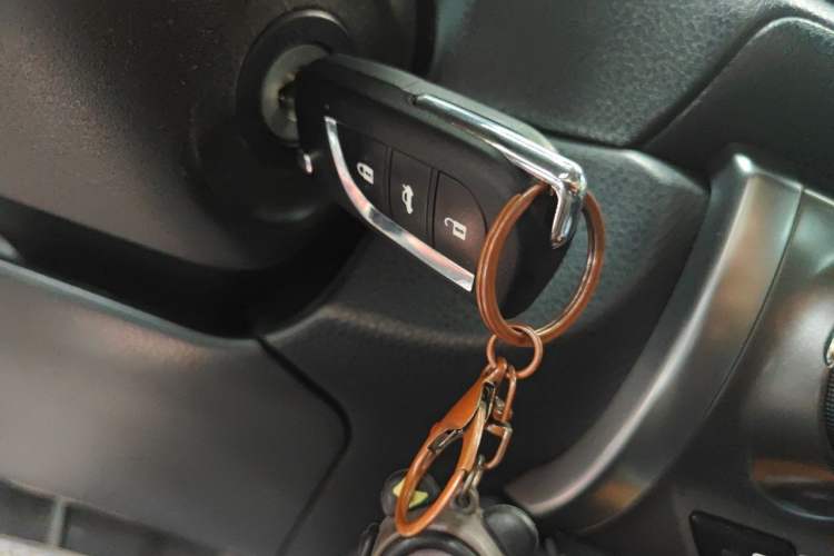 Used Toyota YARiS L Zhi Xuan 2015 1.5E Automatic Charm Edition Vehicle Key