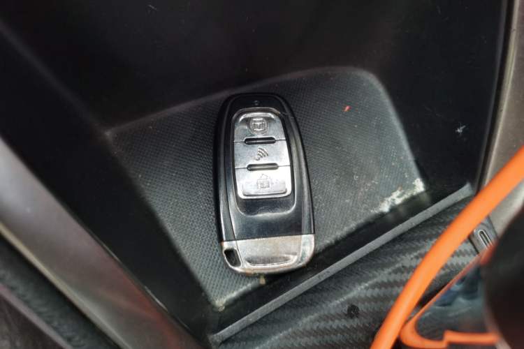 Used Toyota YARiS L Zhi Xuan 2015 1.5E Automatic Charm Edition Vehicle Key