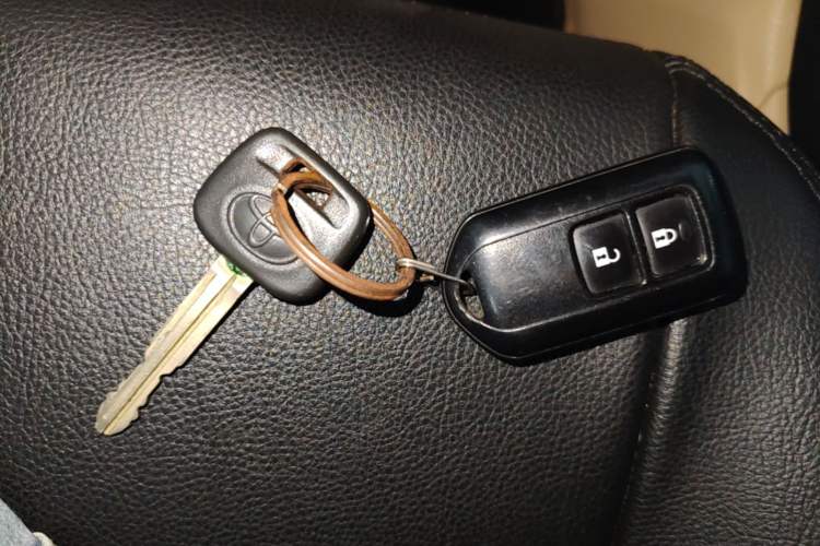 Used Toyota YARiS L Zhi Xuan 2015 1.5E Automatic Charm Edition Vehicle Key