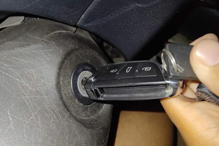 Used Toyota YARiS L Zhi Xuan 2015 1.5E Automatic Charm Edition Vehicle Key