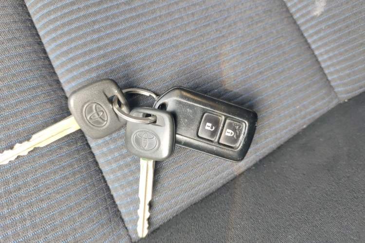 Used Toyota YARiS L Zhi Xuan 2015 1.5E Automatic Charm Edition Vehicle Key