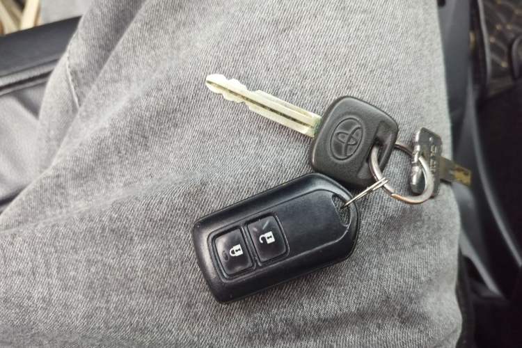 Used Toyota YARiS L Zhi Xuan 2015 1.5E Automatic Charm Edition Vehicle Key