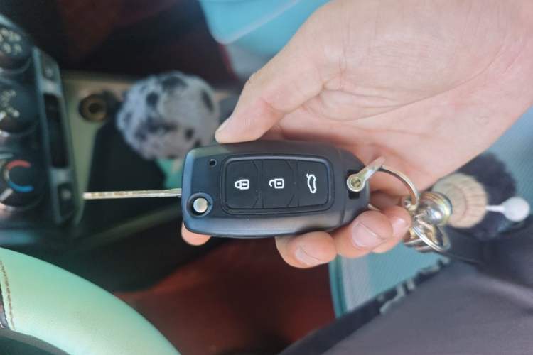 Used Toyota YARiS L Zhi Xuan 2015 1.5E Automatic Charm Edition Vehicle Key