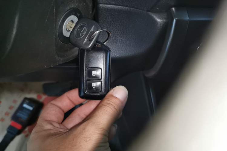 Used Toyota YARiS L Zhi Xuan 2015 1.5E Automatic Charm Edition Vehicle Key