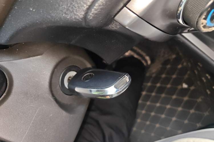 Used Toyota YARiS L Zhi Xuan 2015 1.5E Automatic Charm Edition Vehicle Key
