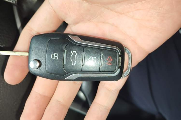 Used Toyota YARiS L Zhi Xuan 2015 1.5E Automatic Charm Edition Vehicle Key