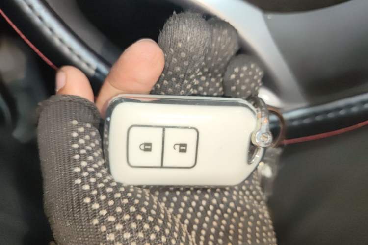 Used Toyota YARiS L Zhi Xuan 2015 1.5E Automatic Charm Edition Vehicle Key