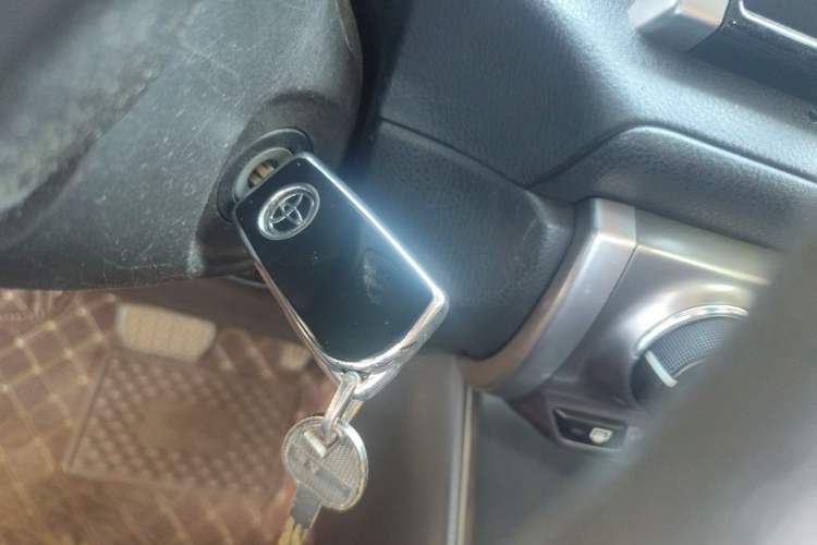Used Toyota YARiS L Zhi Xuan 2015 1.5E Automatic Charm Edition Vehicle Key