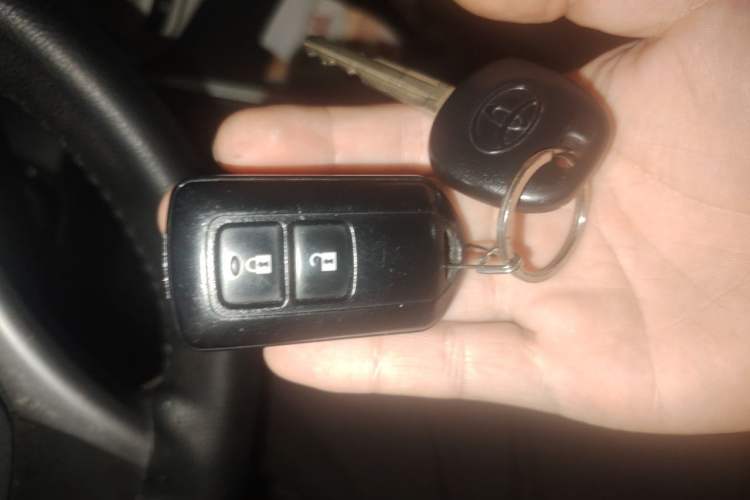 Used Toyota YARiS L Zhi Xuan 2015 1.5G Automatic Xuan Dong Sunroof Special Edition Vehicle Key