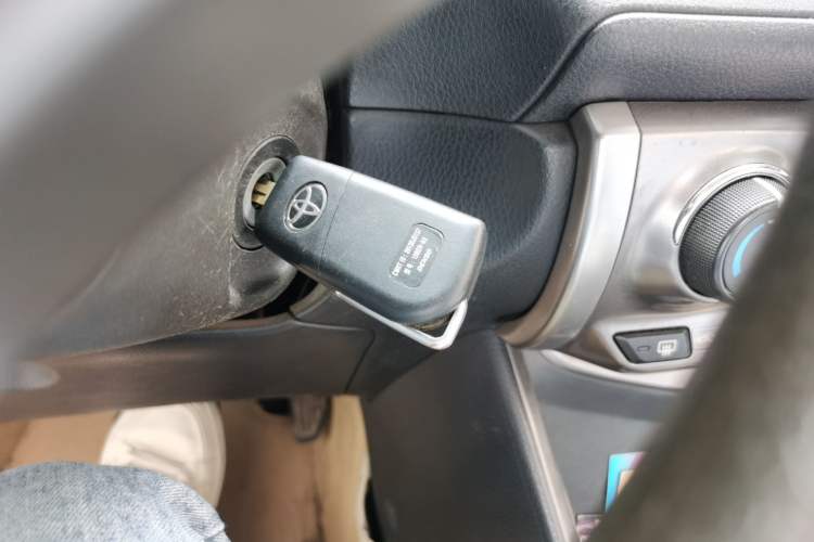 Used Toyota YARiS L Zhi Xuan 2015 1.5E Automatic Charm Edition Vehicle Key