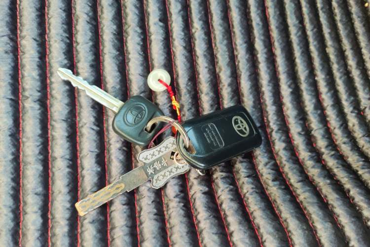 Used Toyota YARiS L Zhi Xuan 2015 1.5E Automatic Charm Edition Vehicle Key