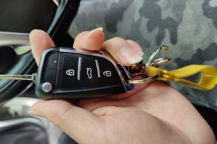 Used Toyota YARiS L Zhi Xuan 2015 1.5E Automatic Charm Edition Vehicle Key