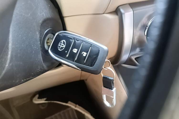 Used Toyota YARiS L Zhi Xuan 2015 1.5E Automatic Charm Edition Vehicle Key