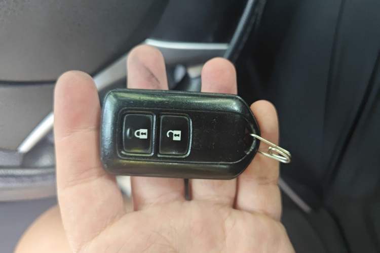 Used Toyota YARiS L Zhi Xuan 2015 1.5E Automatic Charm Edition Vehicle Key