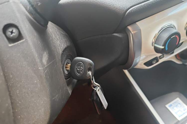 Used Toyota YARiS L Zhi Xuan 2015 1.5G Automatic Xuan Dong Sunroof Special Edition Vehicle Key