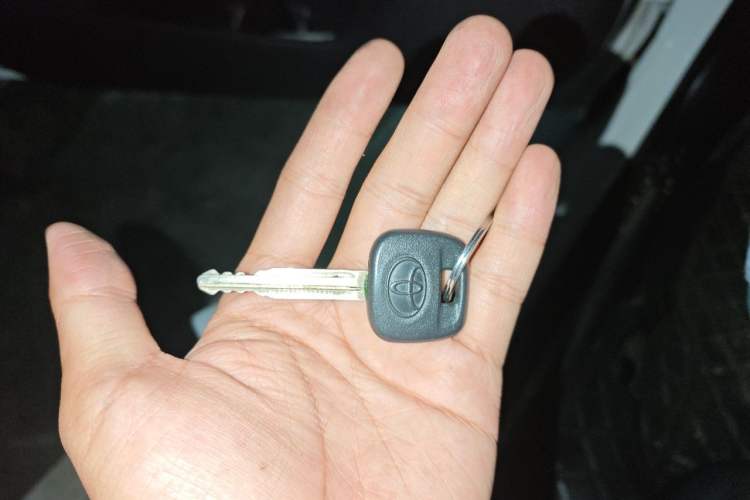 Used Toyota YARiS L Zhi Xuan 2015 1.5E Automatic Charm Edition Vehicle Key