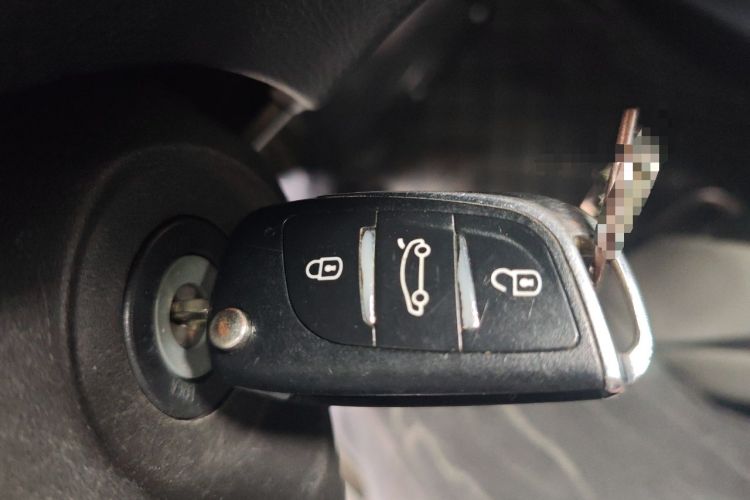 Used Toyota YARiS L Zhi Xuan 2015 1.5E Automatic Charm Edition Vehicle Key