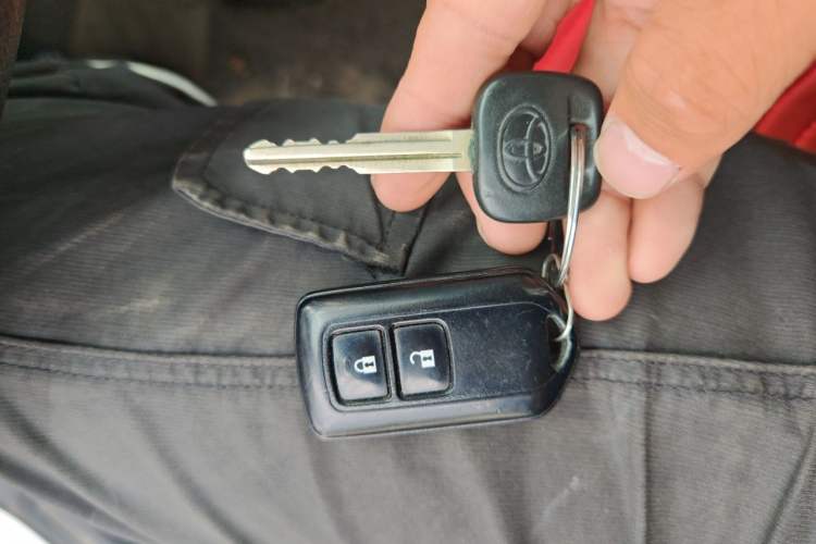 Used Toyota YARiS L Zhi Xuan 2015 1.5E Automatic Charm Edition Vehicle Key