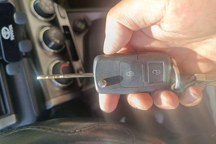 Used Toyota YARiS L Zhi Xuan 2015 1.5E Automatic Charm Edition Vehicle Key