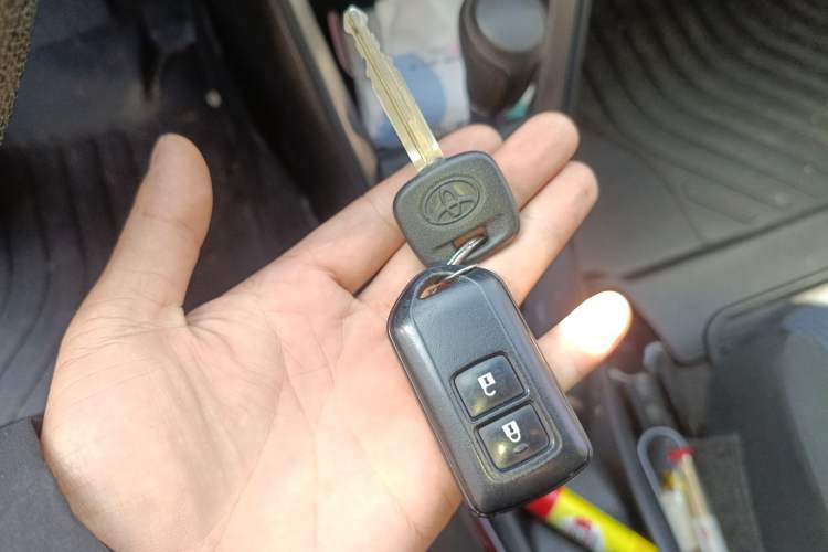 Used Toyota YARiS L Zhi Xuan 2015 1.5E Automatic Charm Edition Vehicle Key