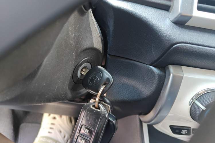 Used Toyota YARiS L Zhi Xuan 2015 1.5G Automatic Xuan Dong Sunroof Special Edition Vehicle Key