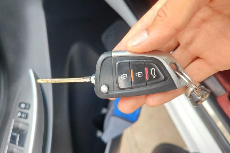 Used Toyota YARiS L Zhi Xuan 2015 1.5E Automatic Charm Edition Vehicle Key