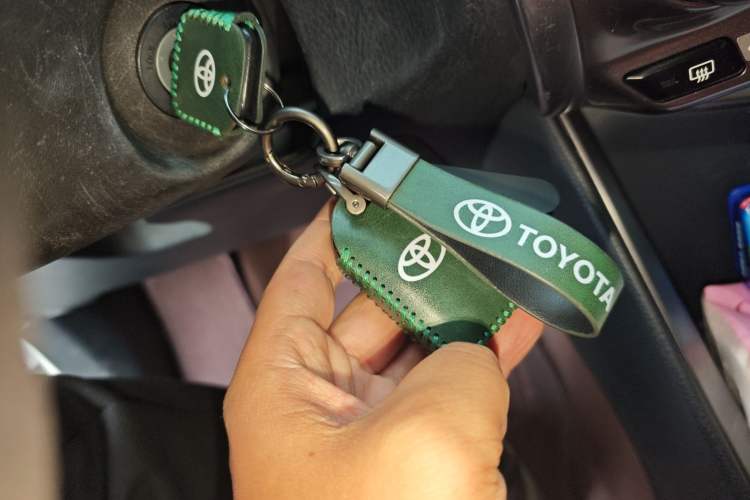Used Toyota YARiS L Zhi Xuan 2015 1.5E Automatic Charm Edition Vehicle Key