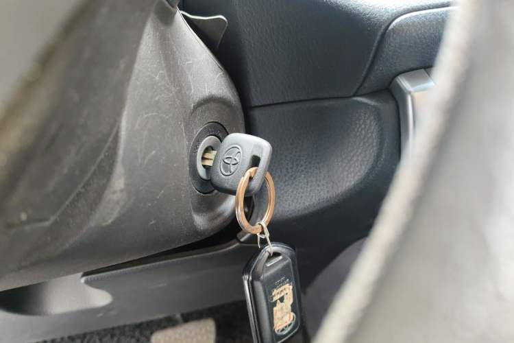 Used Toyota YARiS L Zhi Xuan 2015 1.5E Automatic Charm Edition Vehicle Key