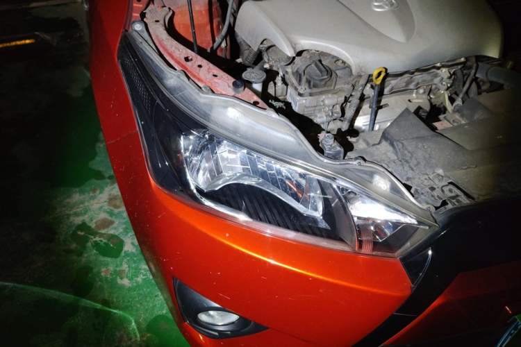 Used Toyota YARiS L Zhi Xuan 2015 1.5G Automatic Orange Limited Edition Right Front Headlight