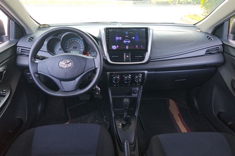 Used Toyota YARiS L Zhi Xuan 2016 Revised 1.5E CVT Charming Edition Center Console