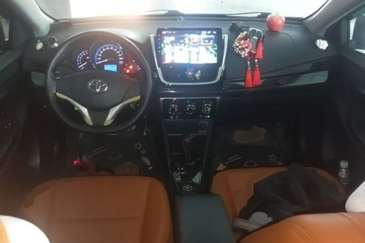 Used Toyota YARiS L Zhi Xuan 2016 Revised 1.5E CVT Charming Edition Center Console