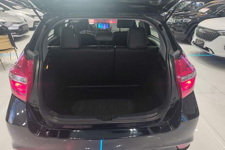 Used Toyota YARiS L Zhi Xuan 2016 Revised 1.5E CVT Charming Edition Trunk