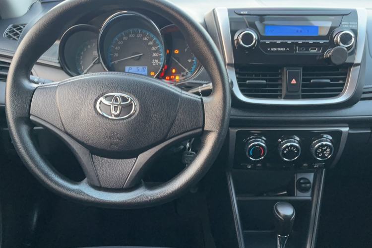 Used Toyota YARiS L Zhi Xuan 2016 Revised 1.5E CVT Charming Edition Center Console