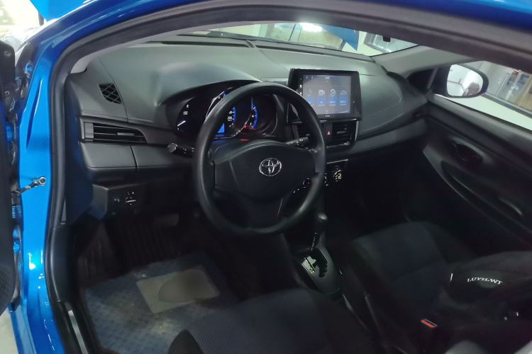 Used Toyota YARiS L Zhi Xuan 2016 Revised 1.5E CVT Charming Edition Center Console