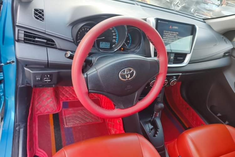Used Toyota YARiS L Zhi Xuan 2016 Revised 1.5E CVT Charming Edition Center Console
