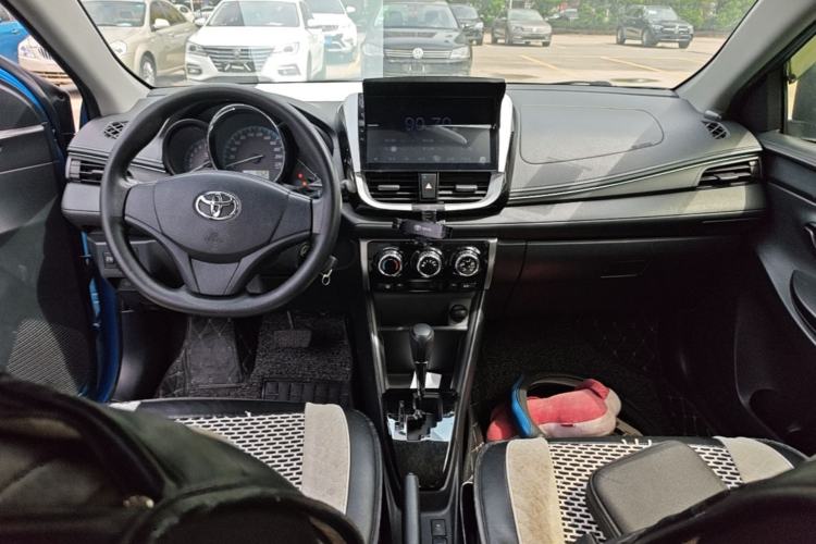 Used Toyota YARiS L Zhi Xuan 2016 Revised 1.5E CVT Charming Edition Center Console