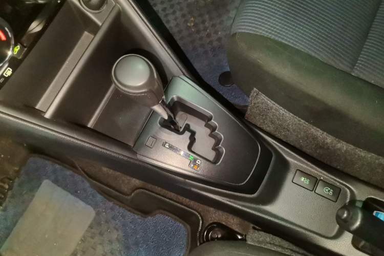 Used Toyota YARiS L Zhi Xuan 2016 Revised 1.5E CVT Charming Edition Gear Lever