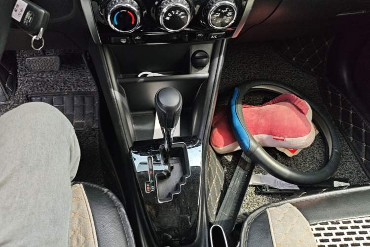 Used Toyota YARiS L Zhi Xuan 2016 Revised 1.5E CVT Charming Edition Gear Lever
