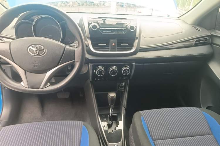 Used Toyota YARiS L Zhi Xuan 2016 Revised Version 1.5G CVT with Dynamic Sunroof Gear Lever