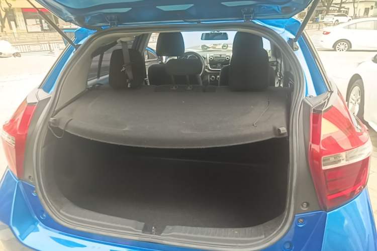 Used Toyota YARiS L Zhi Xuan 2016 Revised Version 1.5G CVT with Dynamic Sunroof Trunk