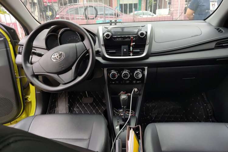 Used Toyota YARiS L Zhi Xuan 2016 Revised 1.5E CVT Charming Edition Center Console