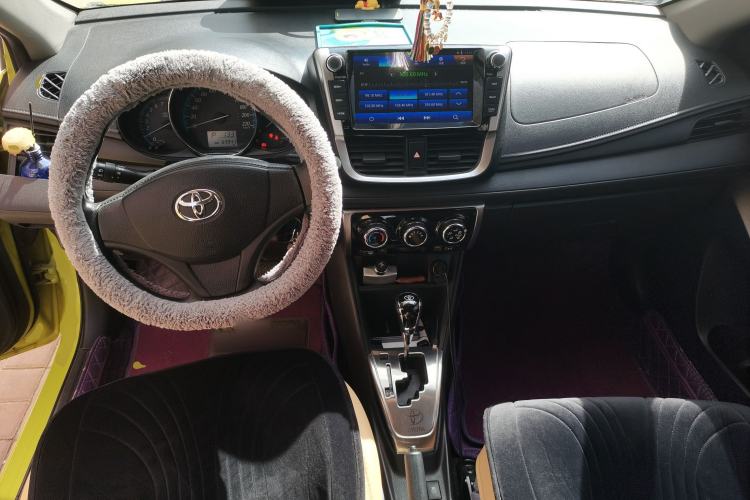 Used Toyota YARiS L Zhi Xuan 2016 Revised 1.5E CVT Charming Edition Center Console
