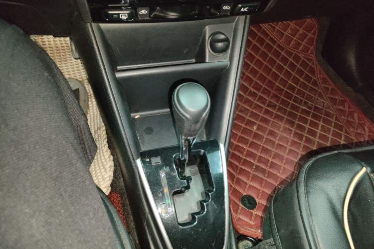 Used Toyota YARiS L Zhi Xuan 2016 Revised 1.5E CVT Charming Edition Gear Lever