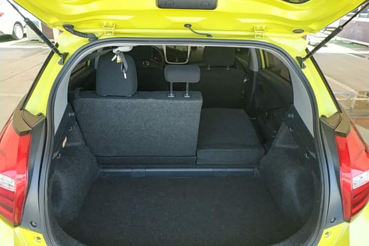 Used Toyota YARiS L Zhi Xuan 2016 Revised 1.5E CVT Charming Edition Trunk