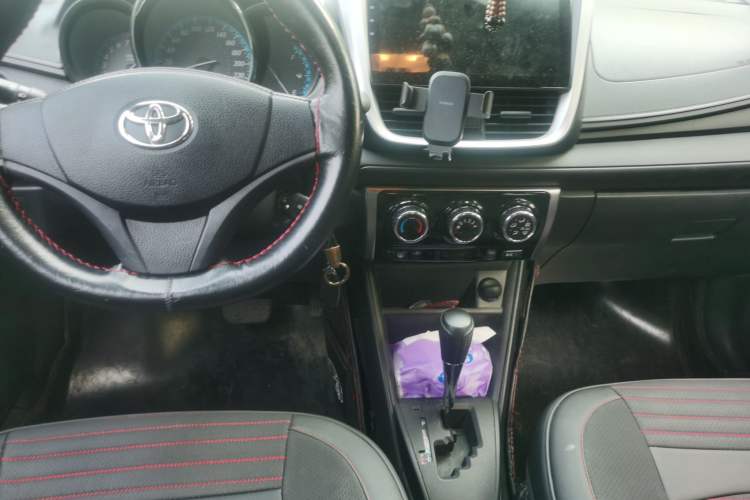 Used Toyota YARiS L Zhi Xuan 2016 Revised 1.5E CVT Charming Edition Center Console