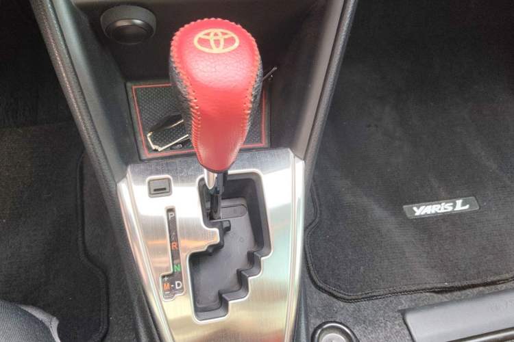 Used Toyota YARiS L Zhi Xuan 2016 Revised 1.5E CVT Charming Edition Gear Lever