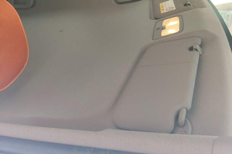 Used Toyota YARiS L Zhi Xuan 2016 Revised 1.5E CVT Charming Edition Headliner
