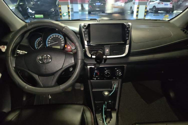 Used Toyota YARiS L Zhi Xuan 2016 Revised 1.5E CVT Charming Edition Center Console
