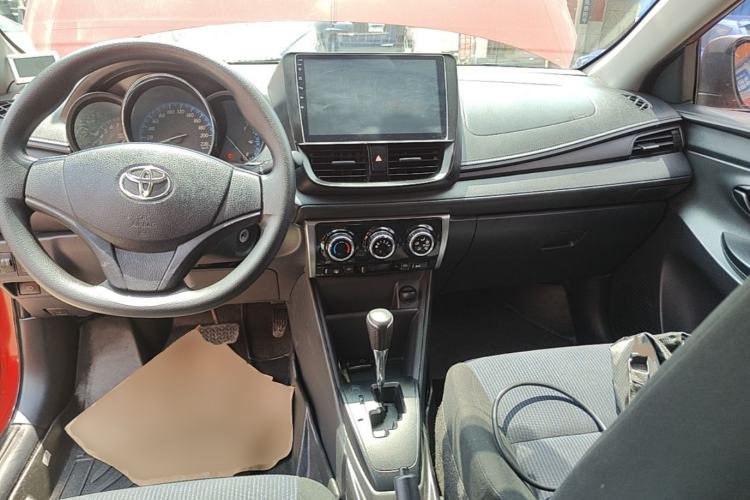 Used Toyota YARiS L Zhi Xuan 2016 Revised 1.5E CVT Charming Edition Center Console