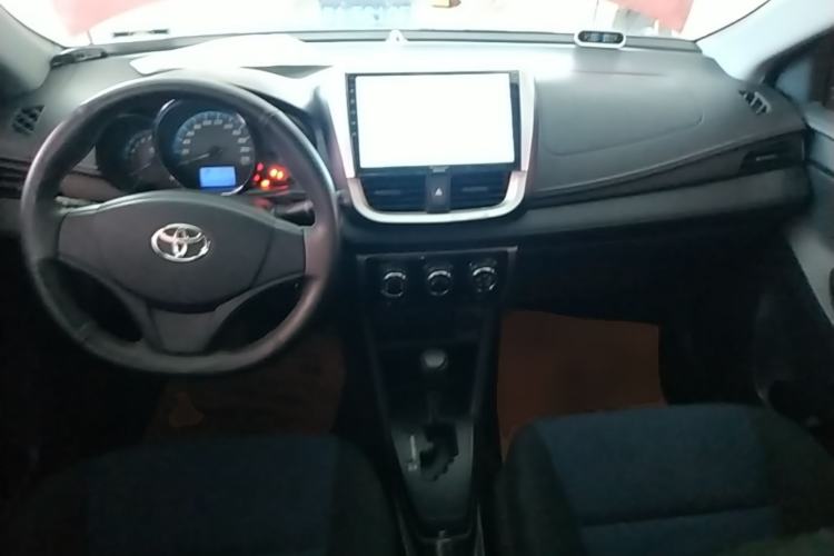 Used Toyota YARiS L Zhi Xuan 2016 Revised 1.5E CVT Charming Edition Center Console